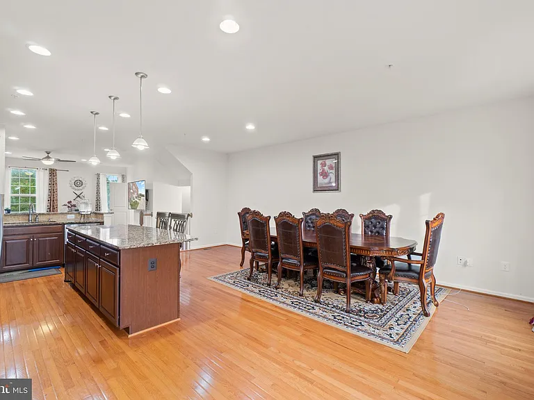 8056 Locust Mill St — Photo 6
