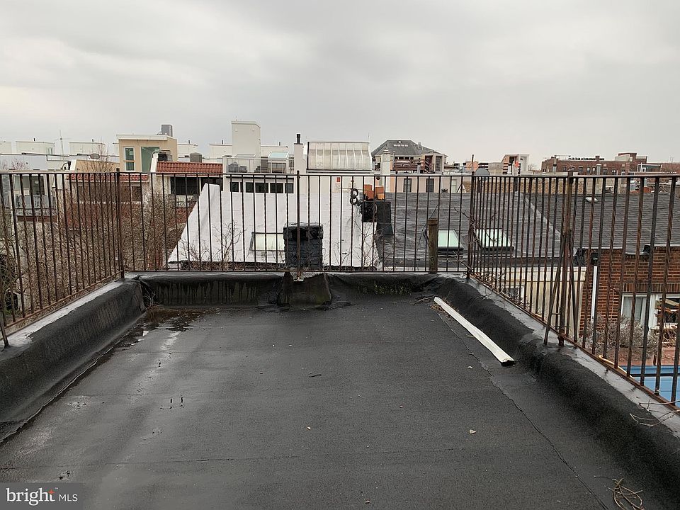 2nd image of 2044 Pine St