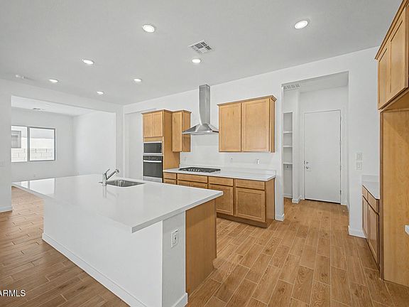 3rd image of 340 W FLOYD Drive