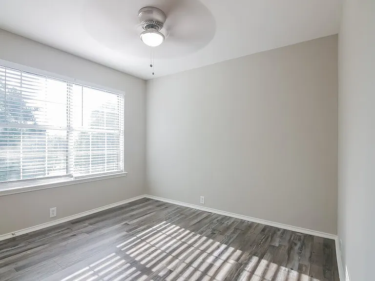 1006 Zachary Dr — Photo 16