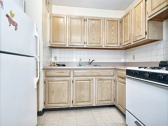 3rd image of 44 W 127th St APT 2