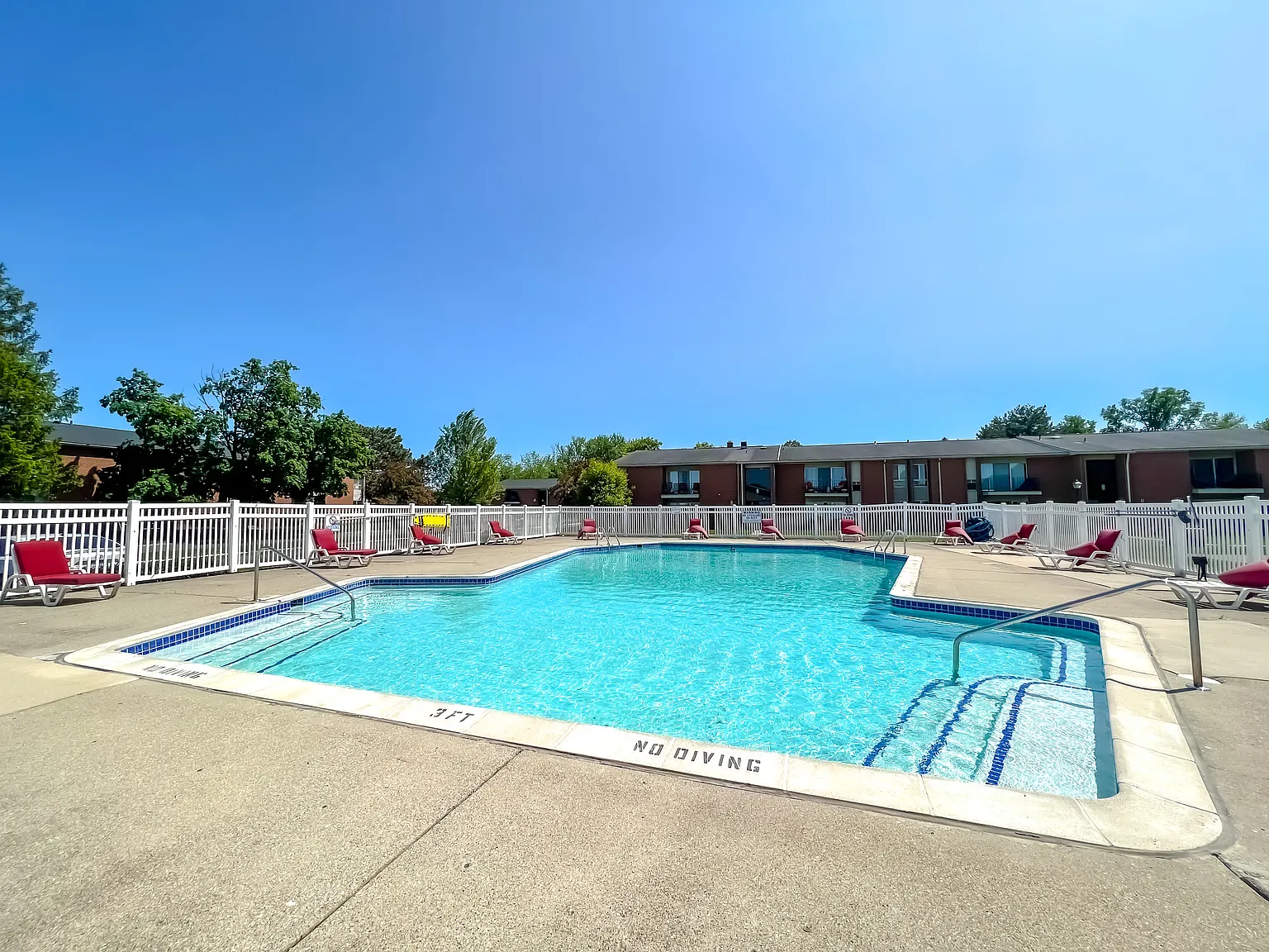 Macomb Manor - Roseville, MI — Photo 2