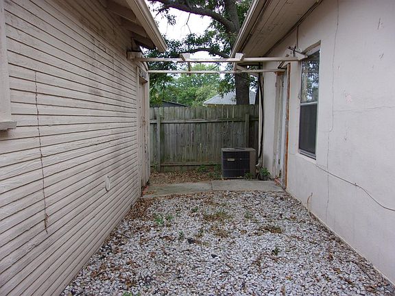 2nd image of 213 N Douglas St