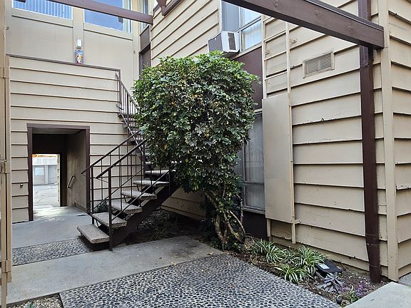5th image of 11708 Kling St #8