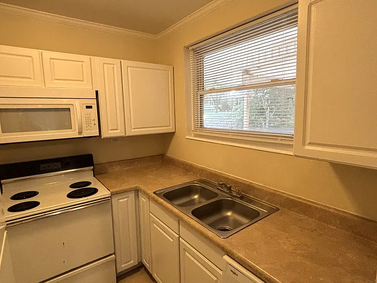 825 Venita Dr — Photo 7