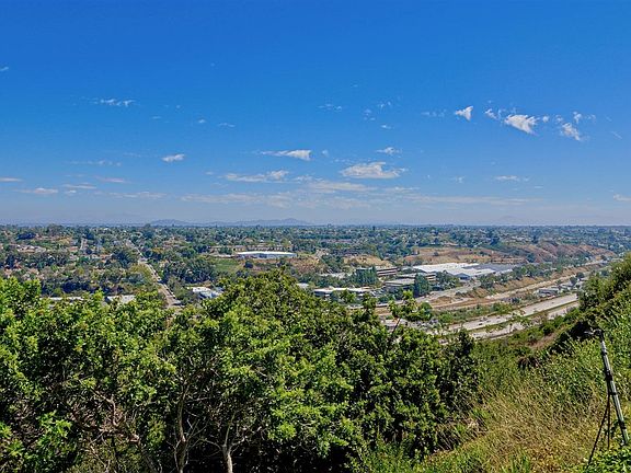 2nd image of 5761 Desert View Dr