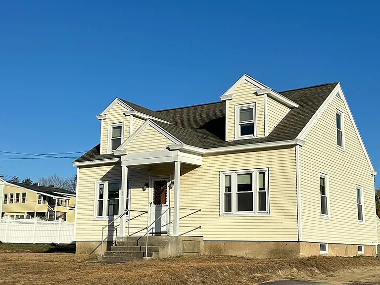 146 Harrington Ave — Photo 2