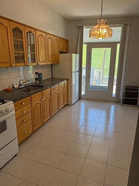 437 Gregory Ave #1