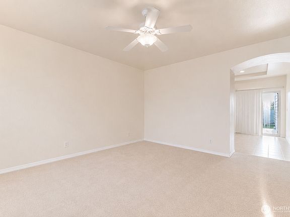 4th image of 721 Wellington Avenue