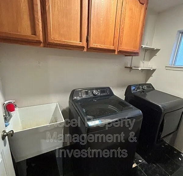 214 W 17th St — Photo 21
