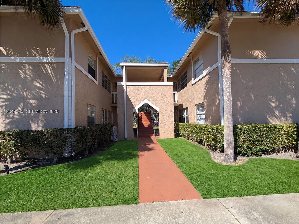 1st image of 807 Twin Lakes Dr #32-G