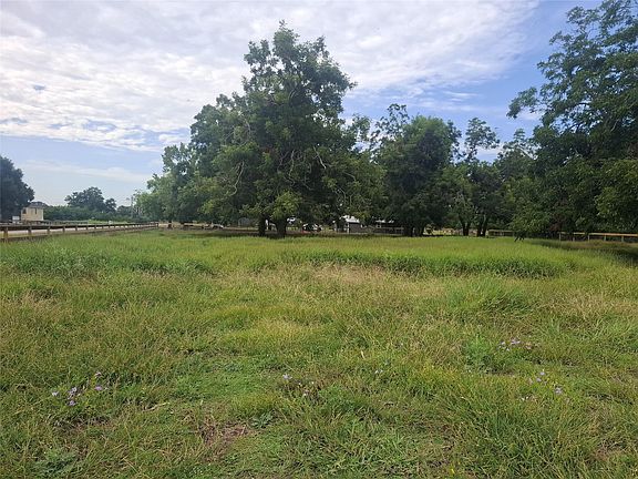 3rd image of 315 Pony Ln