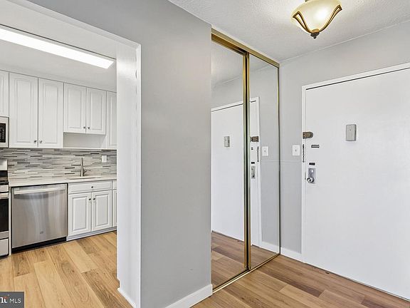 3rd image of 11801 Rockville Pik #910