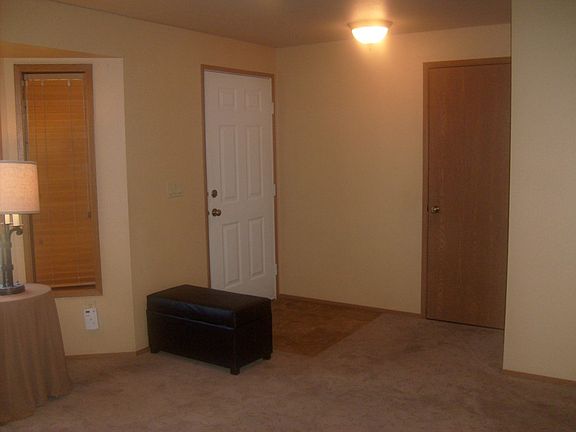 4th image of 606 136th St E