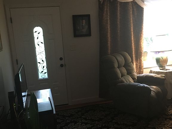 4th image of 106 Elden St