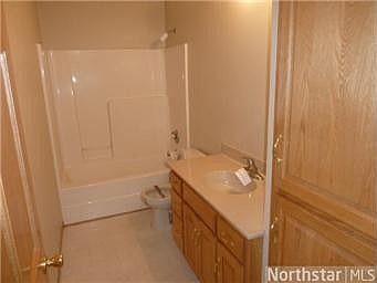 5th image of 230 Glen Ln N