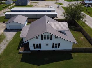 901 E 3rd St, Saint Peter, IL 62880