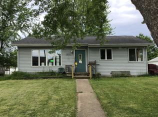 1609 S Pearl St, New London, WI 54961