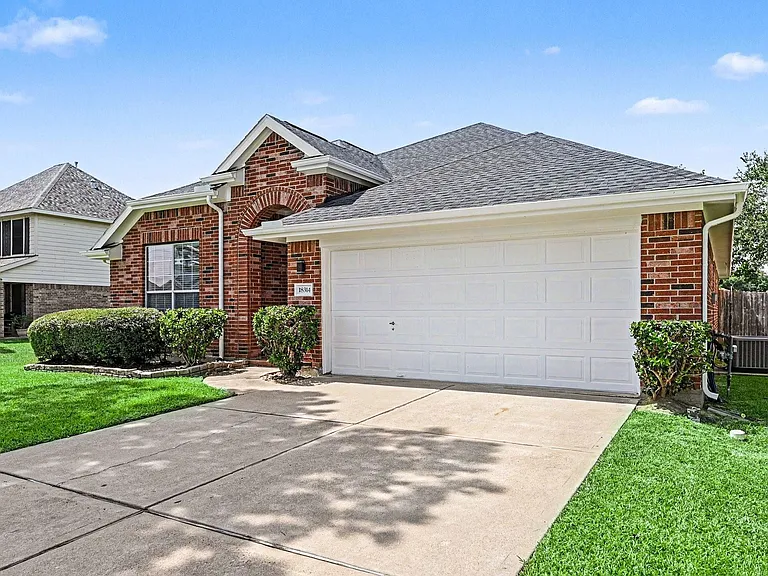 18314 Manorcliff Ln — Photo 28