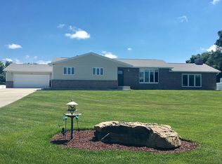 906 13th St, Central City, NE 68826