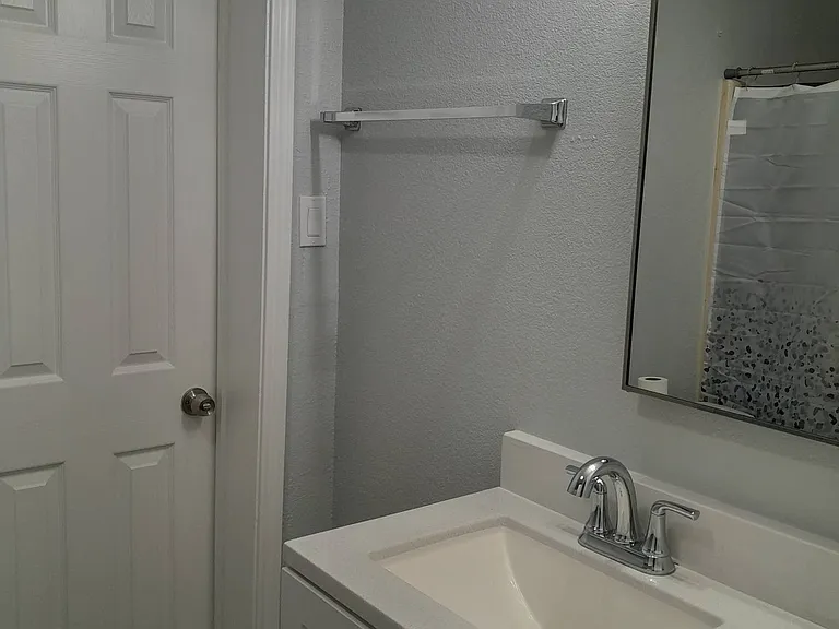 1108 N Atkinson Ave — Photo 9