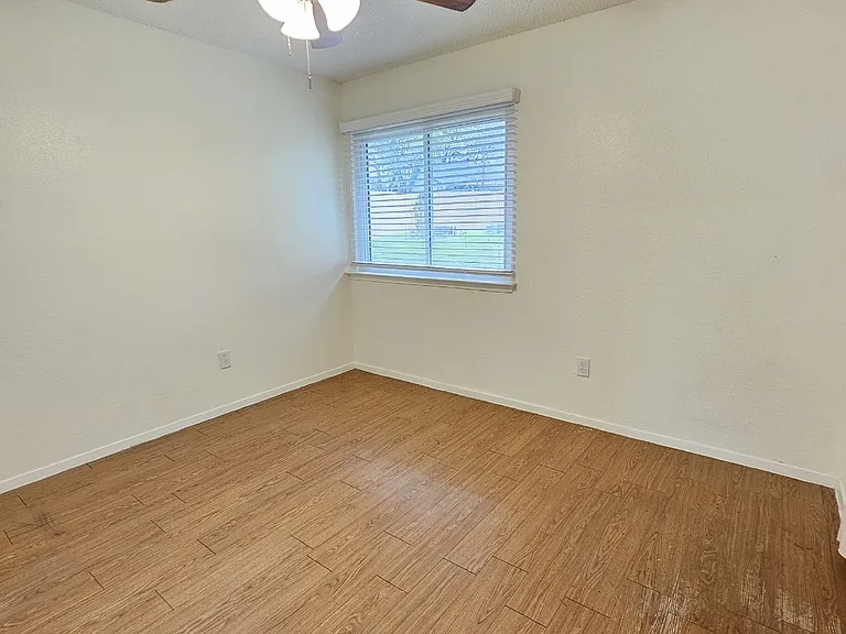 8005 Creekmere Ln — Photo 15