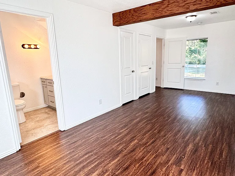 921 Bradleys Bnd — Photo 14