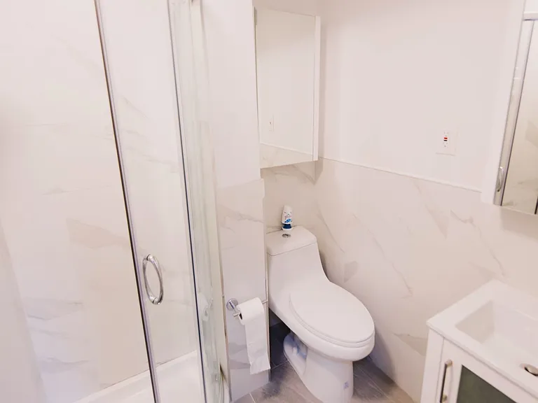 2423 Cambreleng Ave — Photo 3