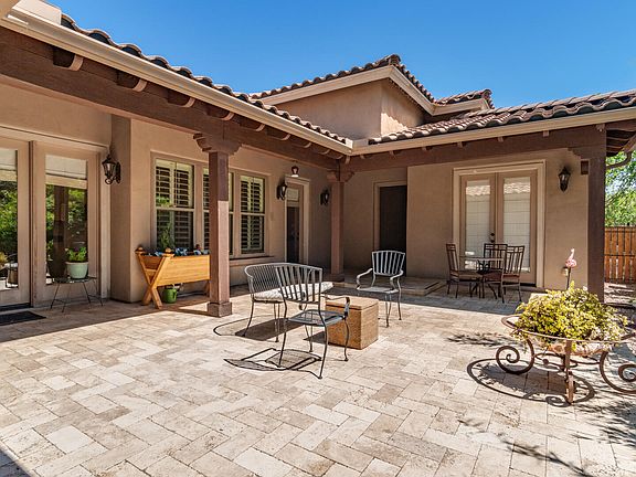 4th image of 630 E SUNBURST Lane