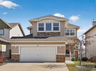 228 W Westmount Cres, Okotoks, AB T1S2J2