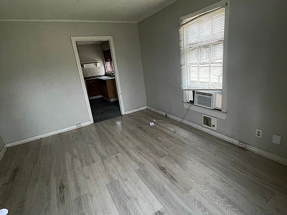 3rd image of 704 Carrollton St #704