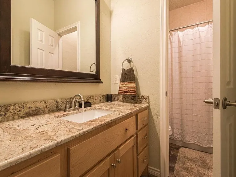 2650 Beck St — Photo 2