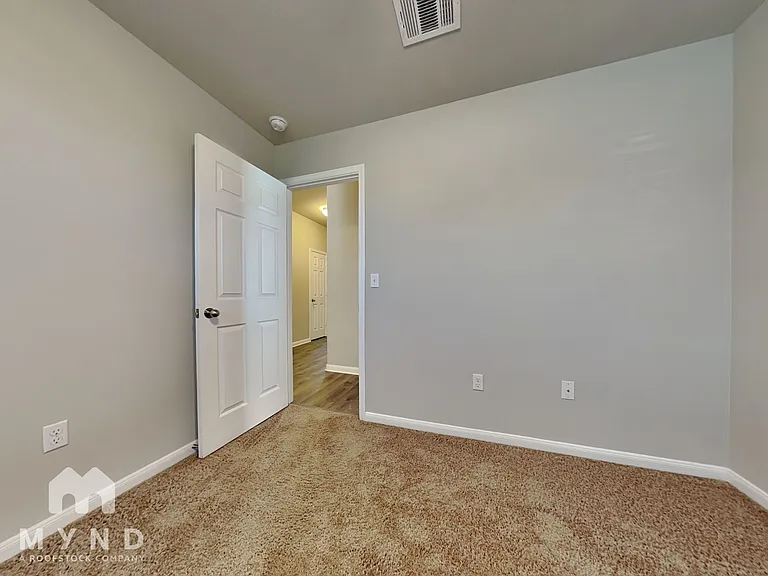 351 Langely — Photo 19