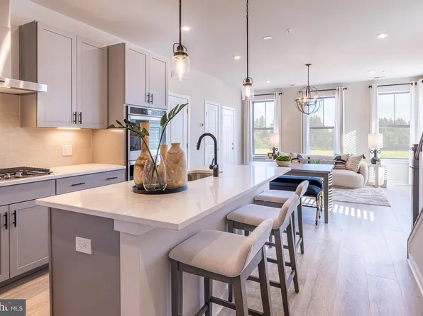 46157 Woodpecker Sq, Sterling, VA 20165