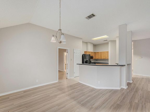 5th image of 8129 Hawick Dr