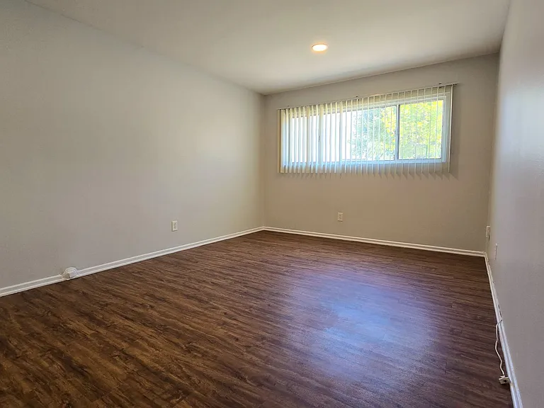 18411 Vincennes Street — Photo 101
