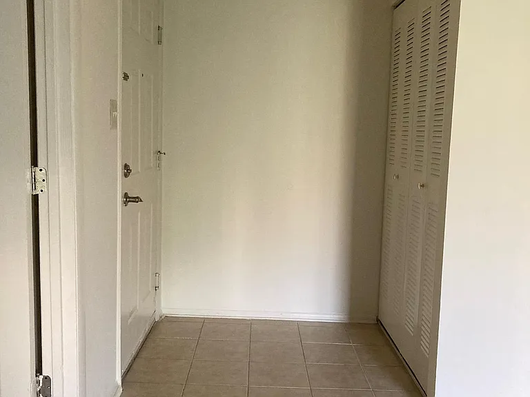 1729 Ascot Way #B — Photo 12