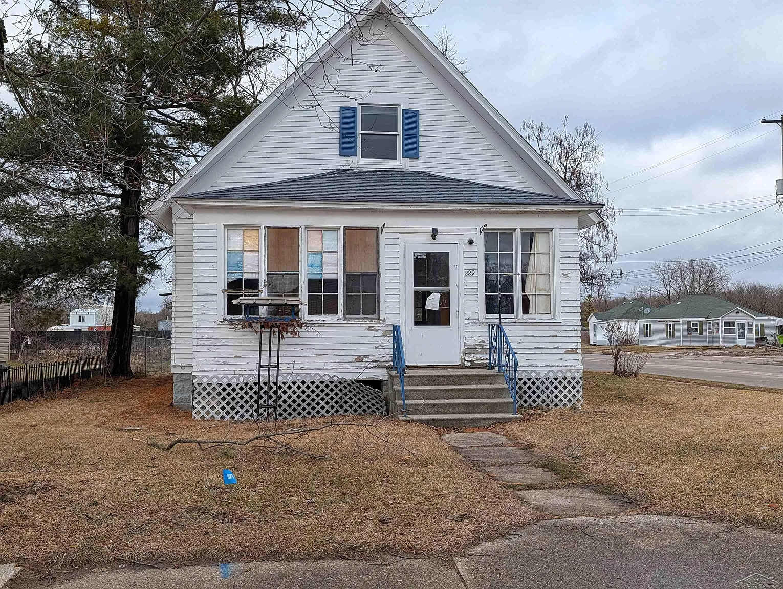 229 E 2nd St photo 1
