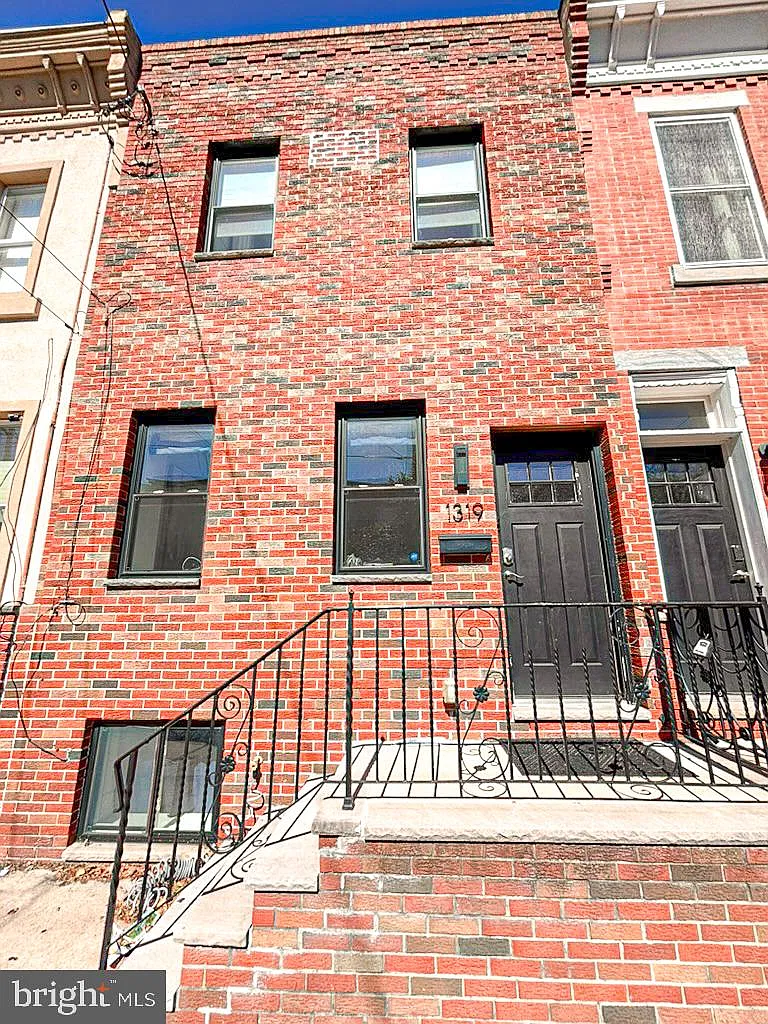 2 bed, 2.5 bath, 1800 sqft, $2,900 — Photo 1