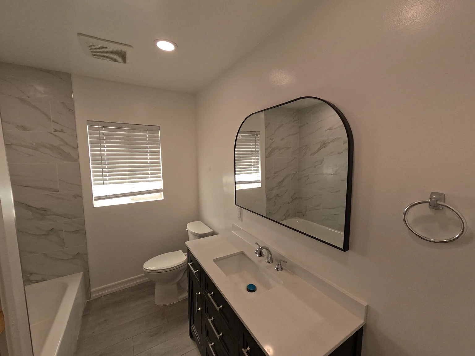 4 bed, 2221 sqft, $3,600 — Photo 4