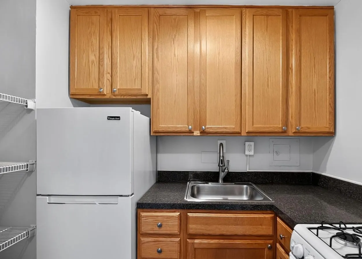 Studio, 384 sqft, $1,575 — Photo 2