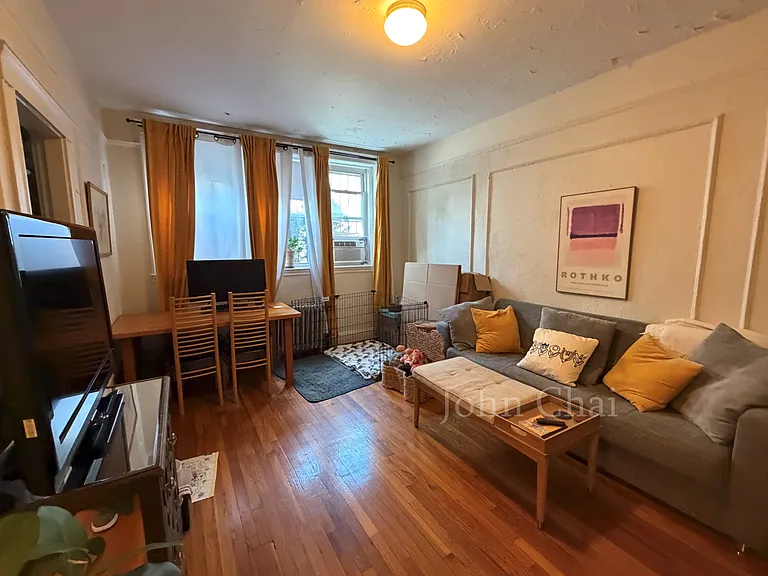 70 Chiswick Rd #4 — Photo 2