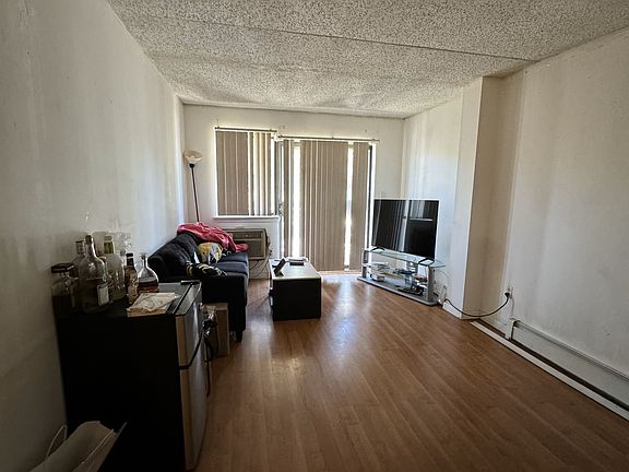 3rd image of 8220 Parsons Blvd #2