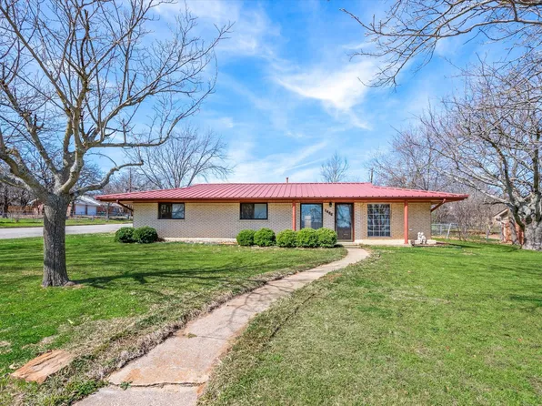 1400 Jefferson St, Bowie, TX 76230