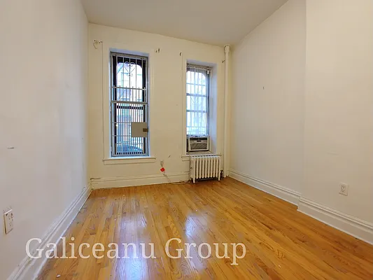 Rented by Lexington Real Estate Group | media 18