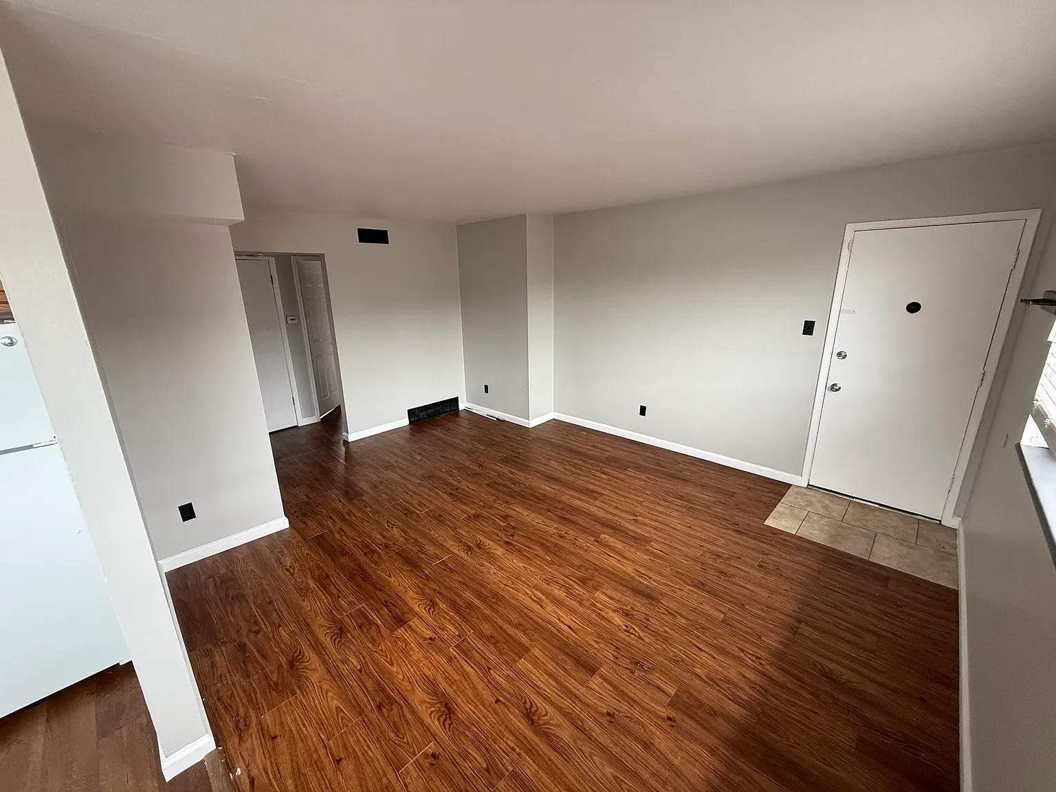3 bed, 1200 sqft, $1,500 — Photo 2