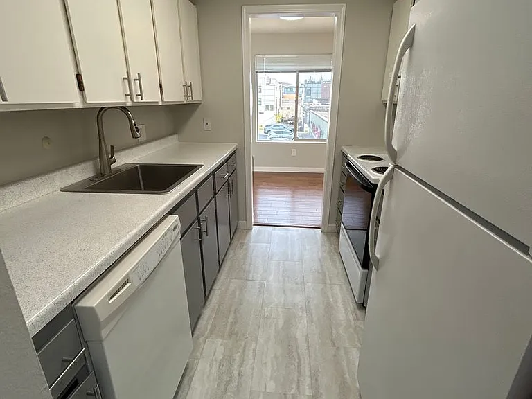 9100 Roosevelt Apartments — Photo 6