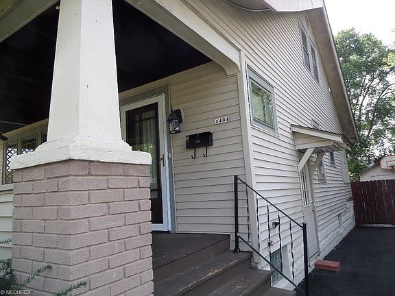 3rd image of 1434 Edgewood St NE