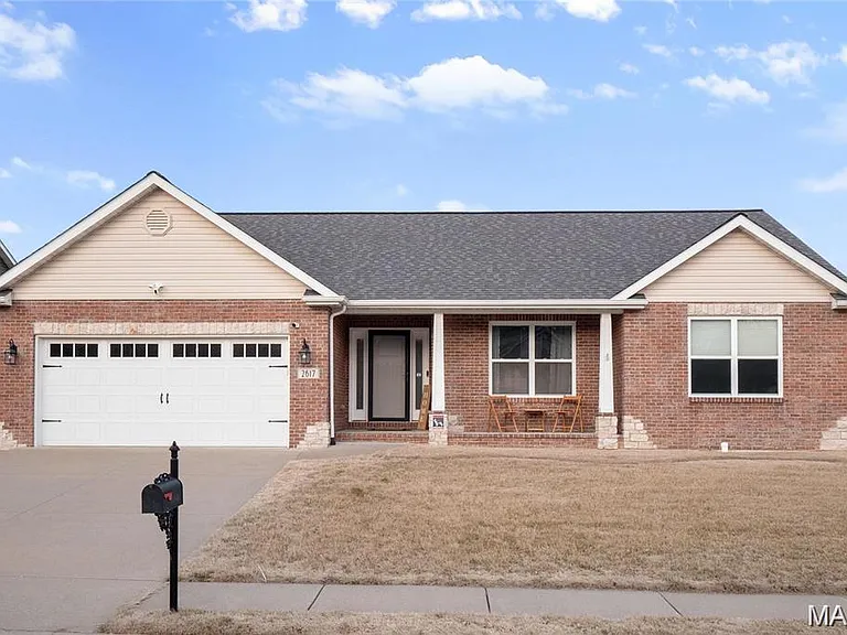 2617 Lauren Lake Dr — Photo 1