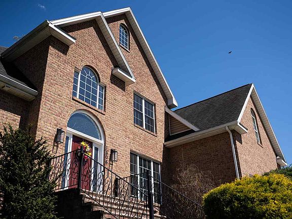 2nd image of 1806 Cumberland Dr